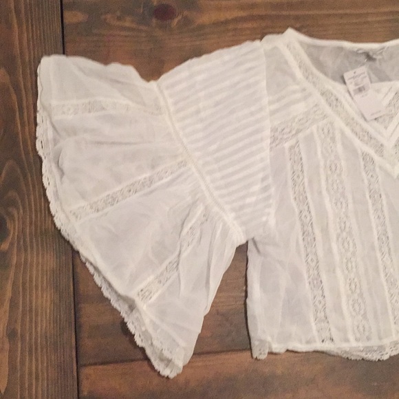 NWT cropped lace top with bell sleeves - Picture 7 of 7